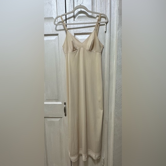 Vintage Gossard Artemis Size 34 Average Maxi Slip Tan Nylon Dress Chemise Lace - Picture 1 of 11
